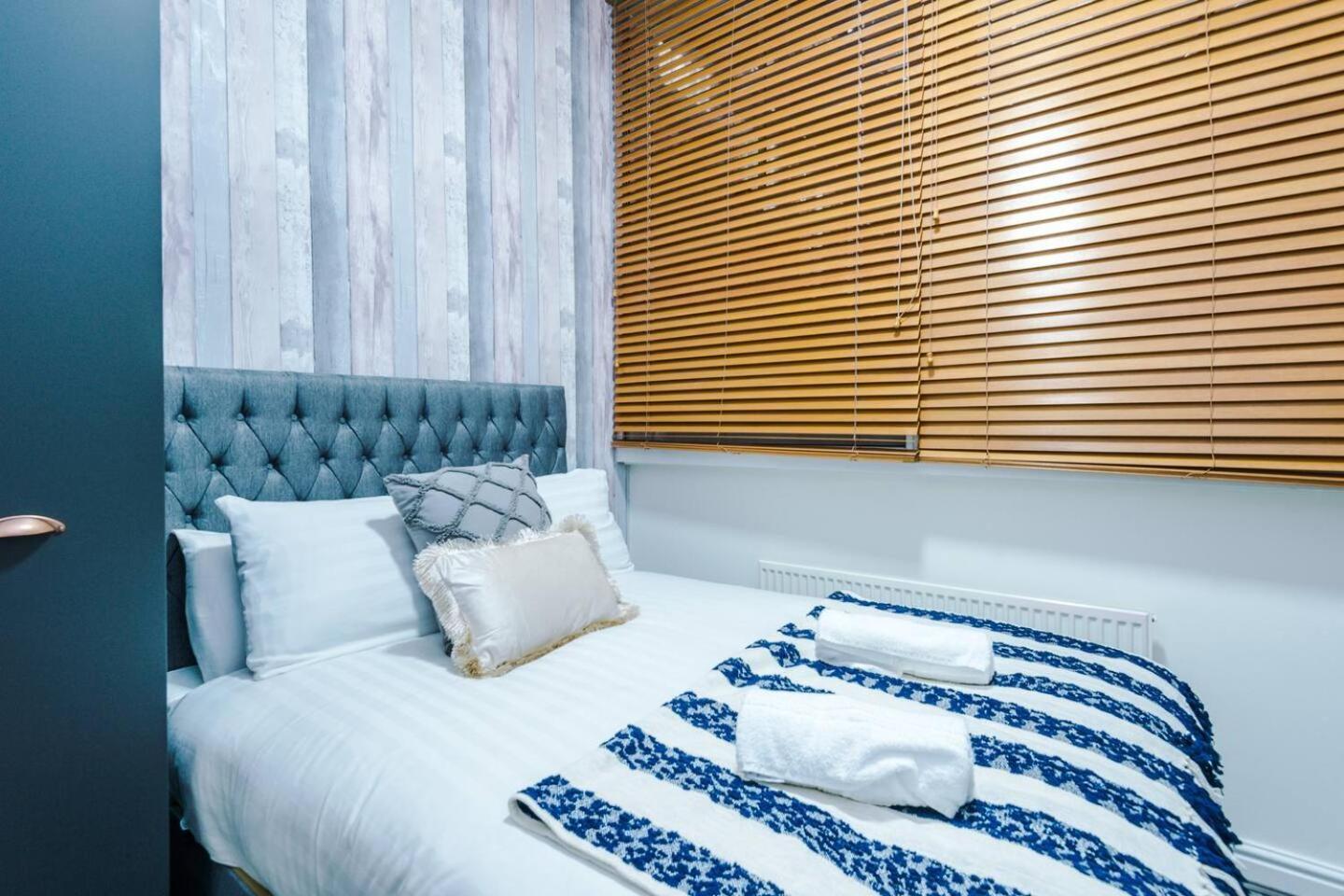 Apartment Stunning City Centre Two Bedroom *
